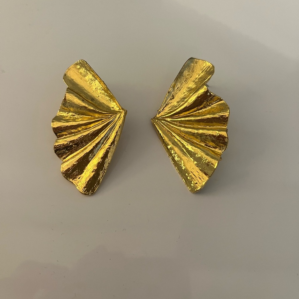 Elegant Gold Fan-Shaped Earrings